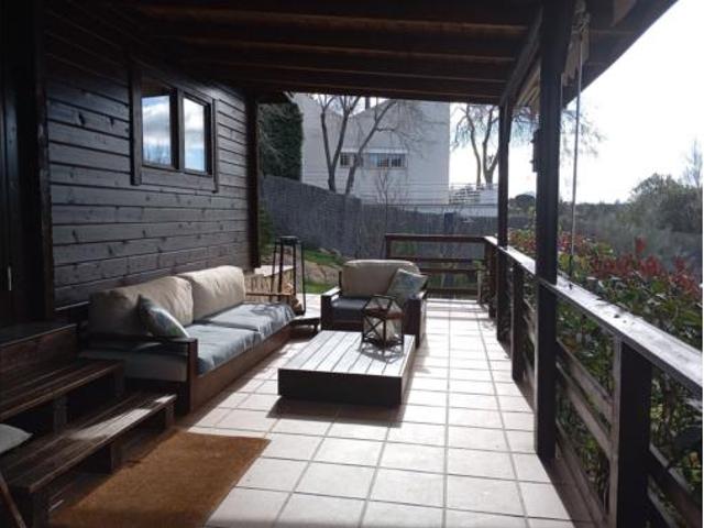 Chalet Venta Robledo de Chavela, Urbanización La Suiza Española
