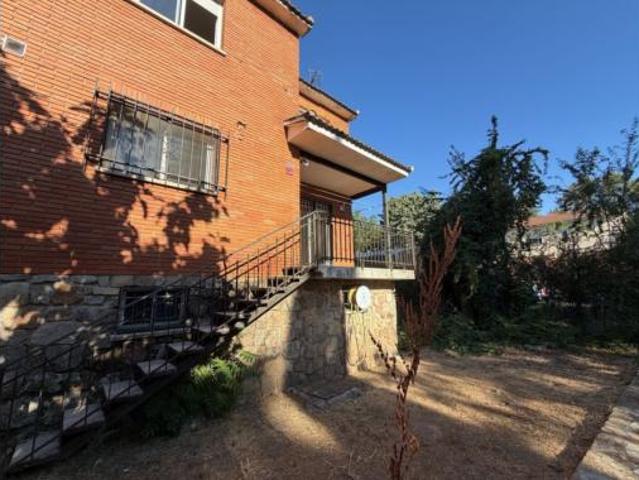 Chalet Venta Robledo de Chavela, Urbanización La Suiza Española