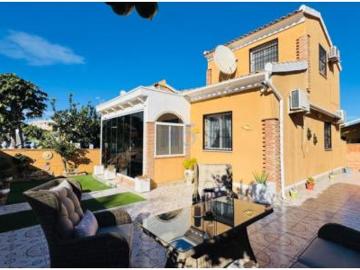 Villa en venta en Los Balcones, Torrevieja - Jardín