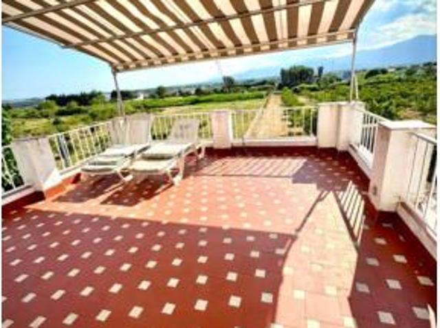 Chalet Venta Tortosa, Centre