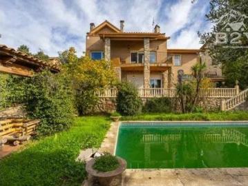 Chalet Venta Venturada, Cotos de Monterrey