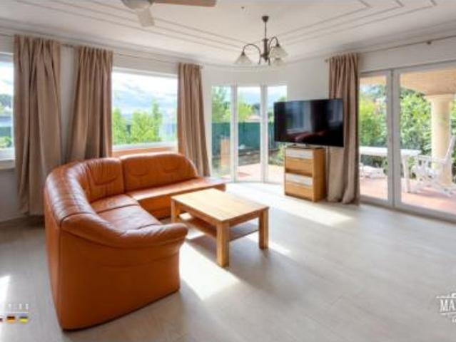 Chalet Venta Vidreres, Cartellà