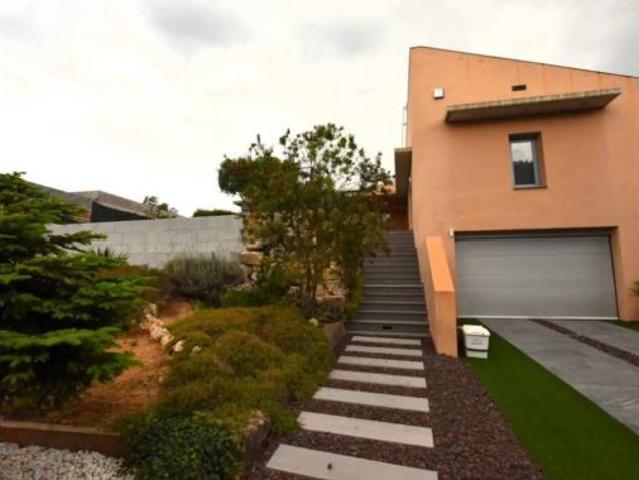 Chalet Venta Vidreres, Cartellà