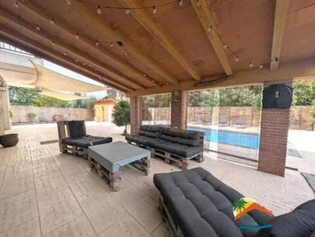 Chalet Venta Vidreres, Cartellà