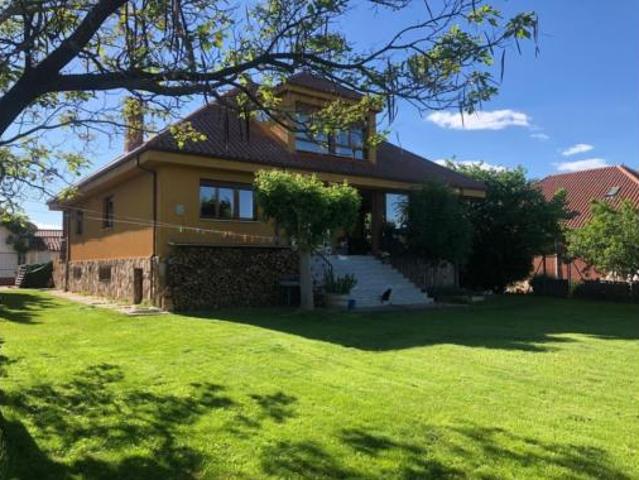 Chalet Venta Villaturiel, Villaturiel