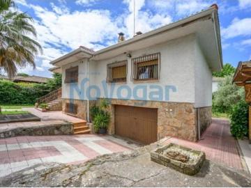 Villa en venta en Avenida Principe de Asturias, Madrid - Jardín