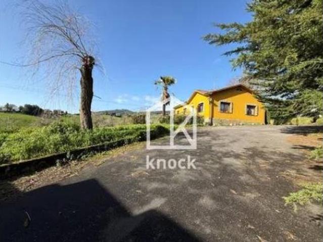 Chalet Venta Villaviciosa, Villaviciosa