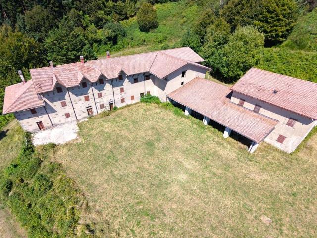 Chalet Via dell´Appennino 20 vani 850mq