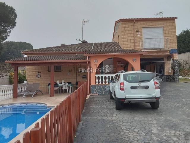 Chalet, Vidreres