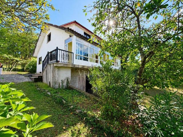 Chalet, Vila de Cruces