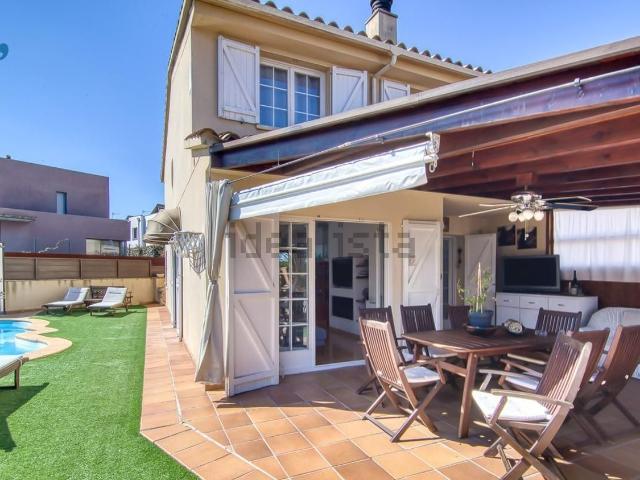 Chalet, Vilablareix