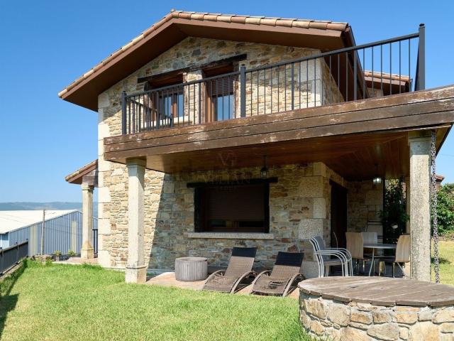 Chalet, Vilaboa