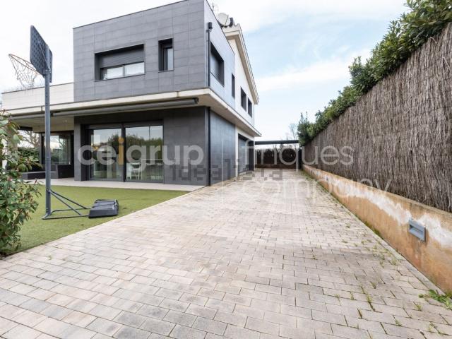 Chalet, Vilobi d&apos Onyar