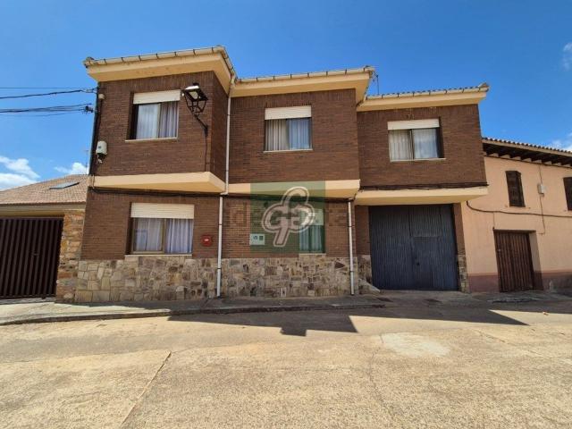 Chalet, Villabrazaro