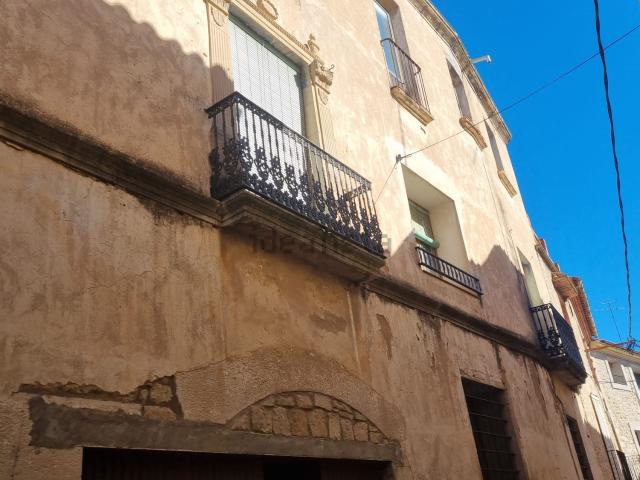 Chalet, Vinaixa