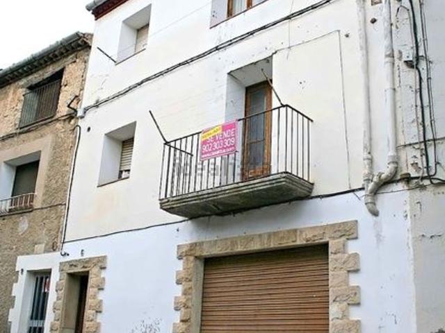 Chalet, Vinaixa