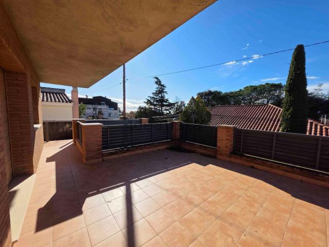 Chalet, Vinyols i els Arcs