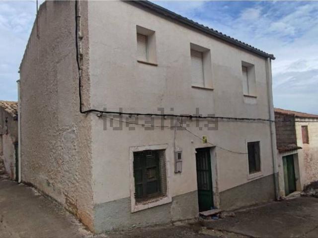Chalet, Yeste