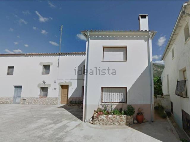 Chalet, Yeste