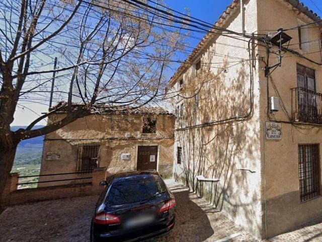 Chalet, Yeste
