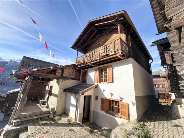 Chalet zum Renovieren Die Seele eines alpinen Stalls in Sarreyer