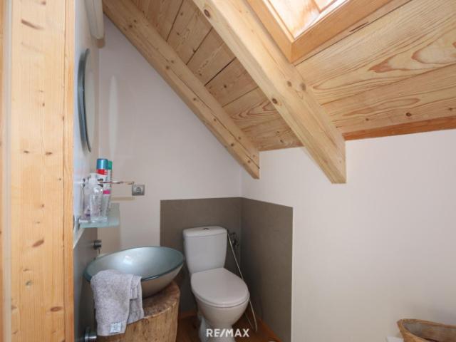 Chaletartige Wohnung mit riesigem Garten, beinahe ein ganzes Haus