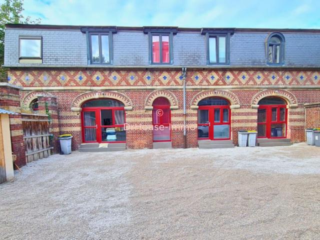 Chaleureux duplex, implanté entre le centre ville de Elbeuf et le champ de foire