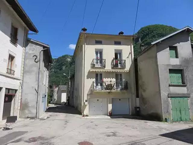 Chaley 01230 Achat / Vente maison 6 pièces t6 jardin cave