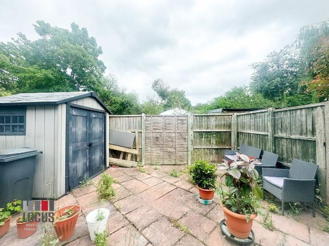 Chalfont Walk, Woodford IG8, 2 bed flat to rent, £1,950 pcm | PrimeLocation