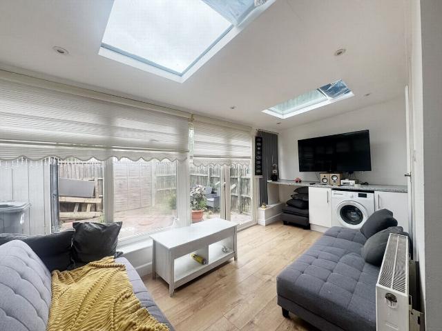 Chalfont Walk, Woodford IG8, 2 bed flat to rent, £1,950 pcm | PrimeLocation