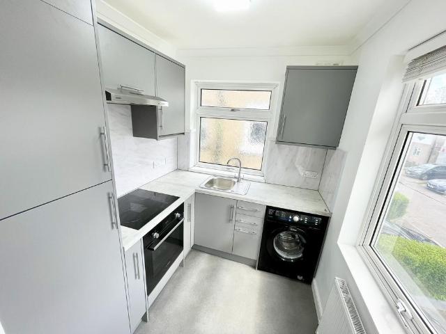Chalford Walk, Woodford Green IG8 2 bed maisonette to rent £1,800 pcm £415 pw