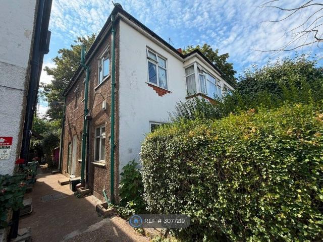 Chalford Walk, Woodford Green IG8, 2 bed maisonette to rent, £2,000 pcm | PrimeLocation