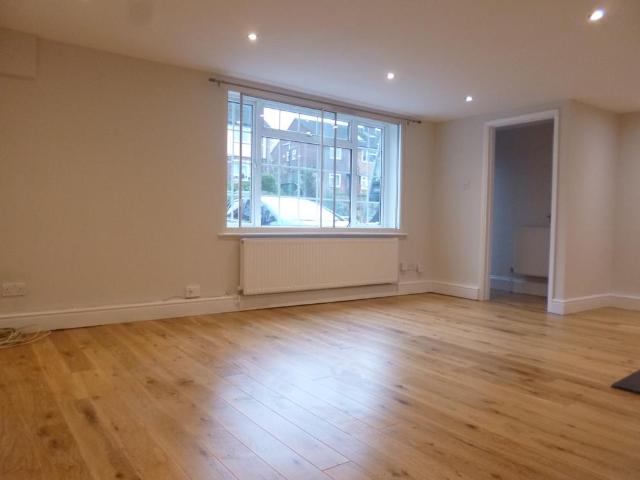 Chalk Hill, Watford, WD19 1 bed flat to rent £1,350 pcm £312 pw