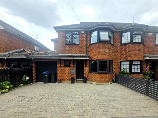 Chalk Lane, Cockfosters, EN4 3 bed house to rent £3,500 pcm £808 pw