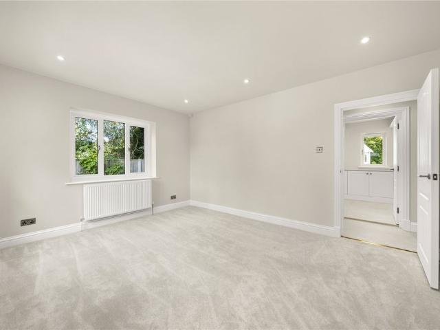 Chalk Lane, East Horsley, Leatherhead, Surrey, KT24