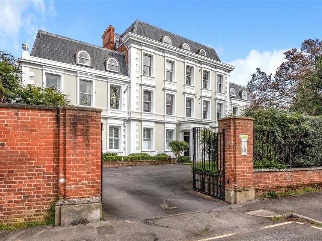 Chalk Lane, Epsom, Surrey KT18, 2 bed flat to rent, £1,875 pcm | PrimeLocation