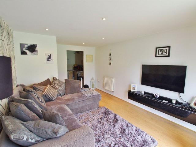 Chalkdell House WD25, Watford, 1 bed flat to rent, £1,250 pcm | PrimeLocation
