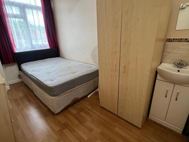 Chalkhill Road, Wembley, HA9 1 bed in a house share to rent £800 pcm £185 pw