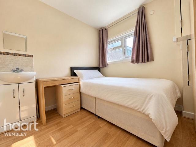 Chalkhill Road, London 1 bed in a house share to rent £850 pcm £196 pw