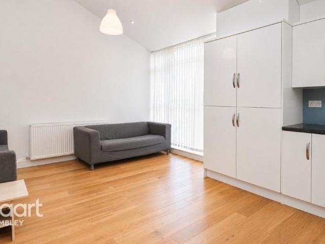 Chalkhill Road, London 2 bed maisonette to rent £2,150 pcm £496 pw