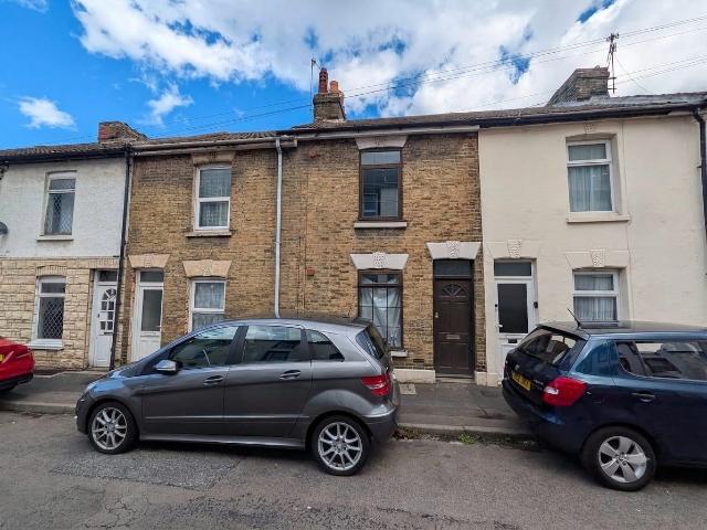 Chalkpit Hill, Chatham ME4, 3 bed terraced house to rent, £1,300 pcm | PrimeLocation