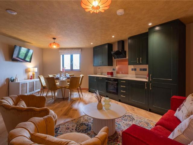 Chalks Road, Easton, Bristol, BS5 2 bed apartment to rent £1,400 pcm £323 pw