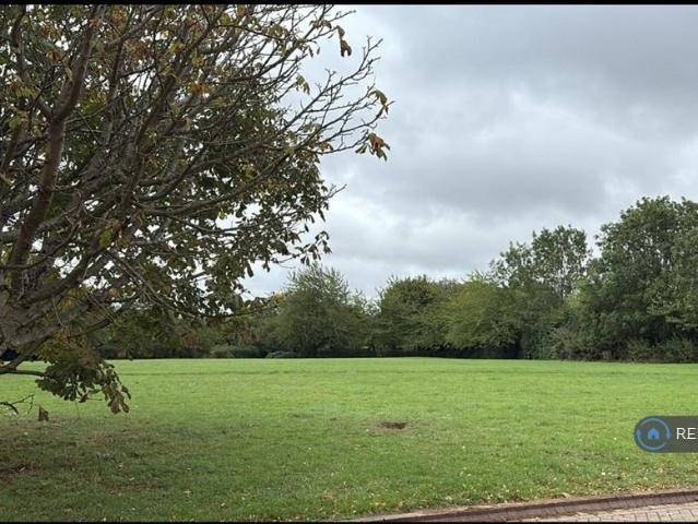 Chalice Way, Greenhithe, DA9 Studio to rent £950 pcm £219 pw