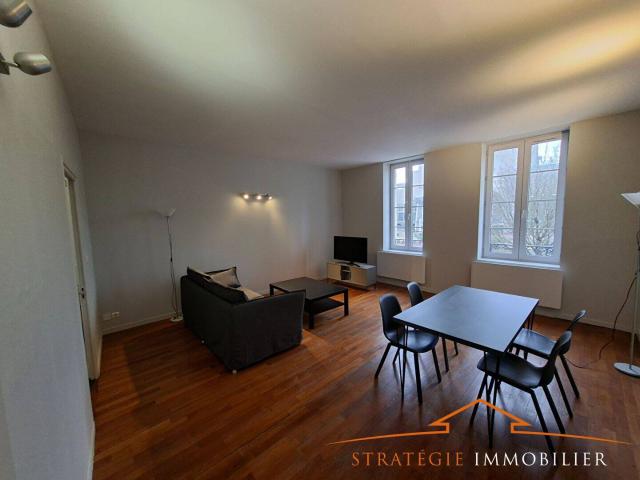 Chalon sur Saône, Rue Michelet, Appartement F4 meublé de 96.46m