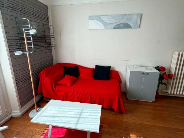 CHALONS CENTRE: À louer appartement T1 meublé avec garage, Chalons en champagne