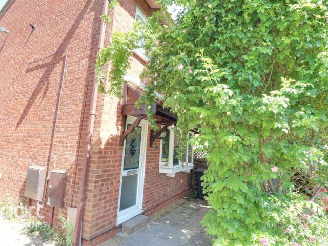 Challacombe, Furzton 3 bed semi detached house to rent £1,495 pcm £345 pw