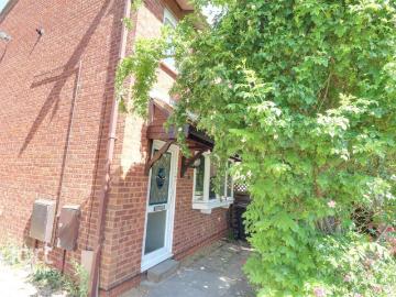 Challacombe, Furzton 3 bed semi detached house to rent £1,550 pcm £358 pw