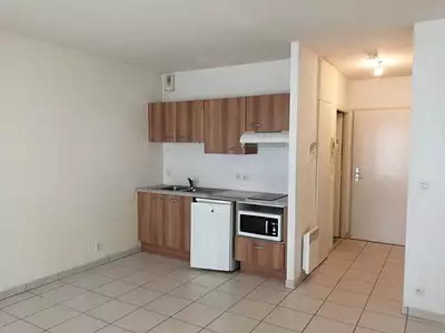 Challans 85300 Location appartement 1 pièce t1 parking