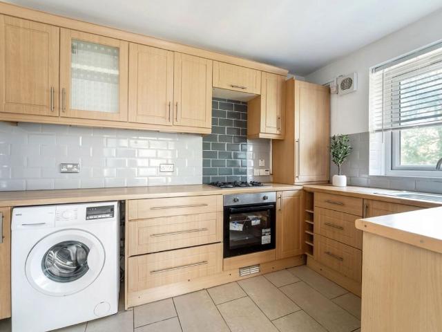 Challice Way, Kynaston House Challice Way SW2, 2 bed flat to rent, £2,100 pcm | PrimeLocation