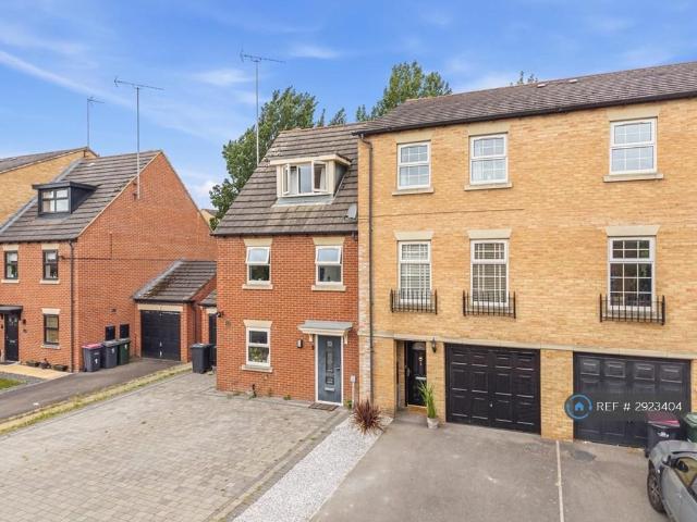 Challiner Mews, Rotherham, S60 4 bed terraced house to rent £3,500 pcm £808 pw